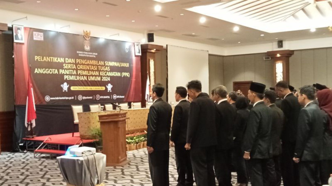 Pelantikan anggota PPK Pemilu 2024 di Kabupaten Bantul, Daerah Istimewa Yogyakarta, Rabu (4/1/2022). (ANTARA/Hery Sidik)