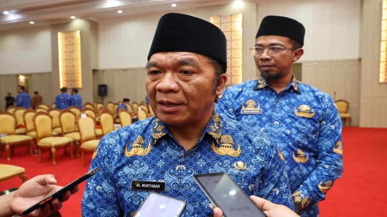 Penjabat Gubernur Banten Al Muktabar (Mulyana)
