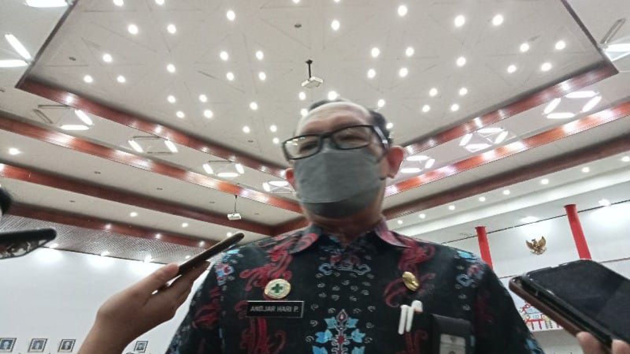 Kepala Dinas Kesehatan Kota Palangka Raya, Kalimantan Tengah Andjar Hari Purnomo saat diwawancarai sejumlah awak media, Jumat (3/2/2023). ANTARA/Adi Wibowo