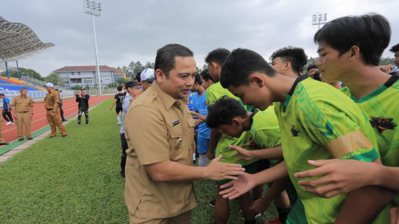 Wali Kota Tangerang Arief R Wismansyah saat membuka turnamen di Stadion Benteng Reborn, Selasa.