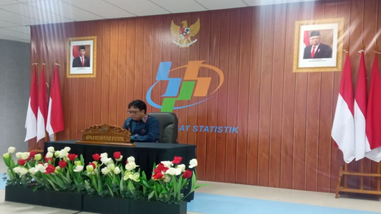 Kepala BPS Margo Yuwono dalam jumpa pers di Gedung 5 Kantor BPS, Jakarta, Rabu (1/2/2023). ANTARA/ Muhammad Heriyanto