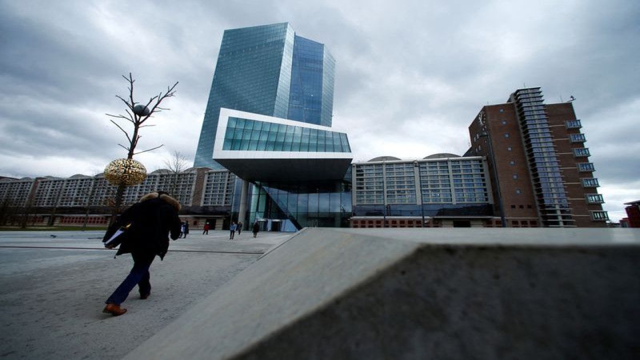 Foto Dokumen: Gedung kantor pusat Bank Sentral Eropa di Frankfurt, Jerman, 7 Maret 2018. REUTERS/Ralph Orlowski