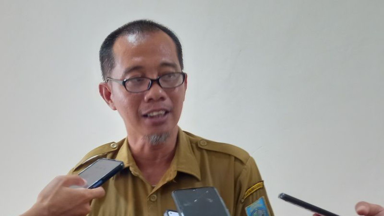 Kepala Dinas Perpustakaan dan Kearsipan Kabupaten Bangka Barat Farouk Yohansyah. (ANTARA/ Donatus Dasapurna)