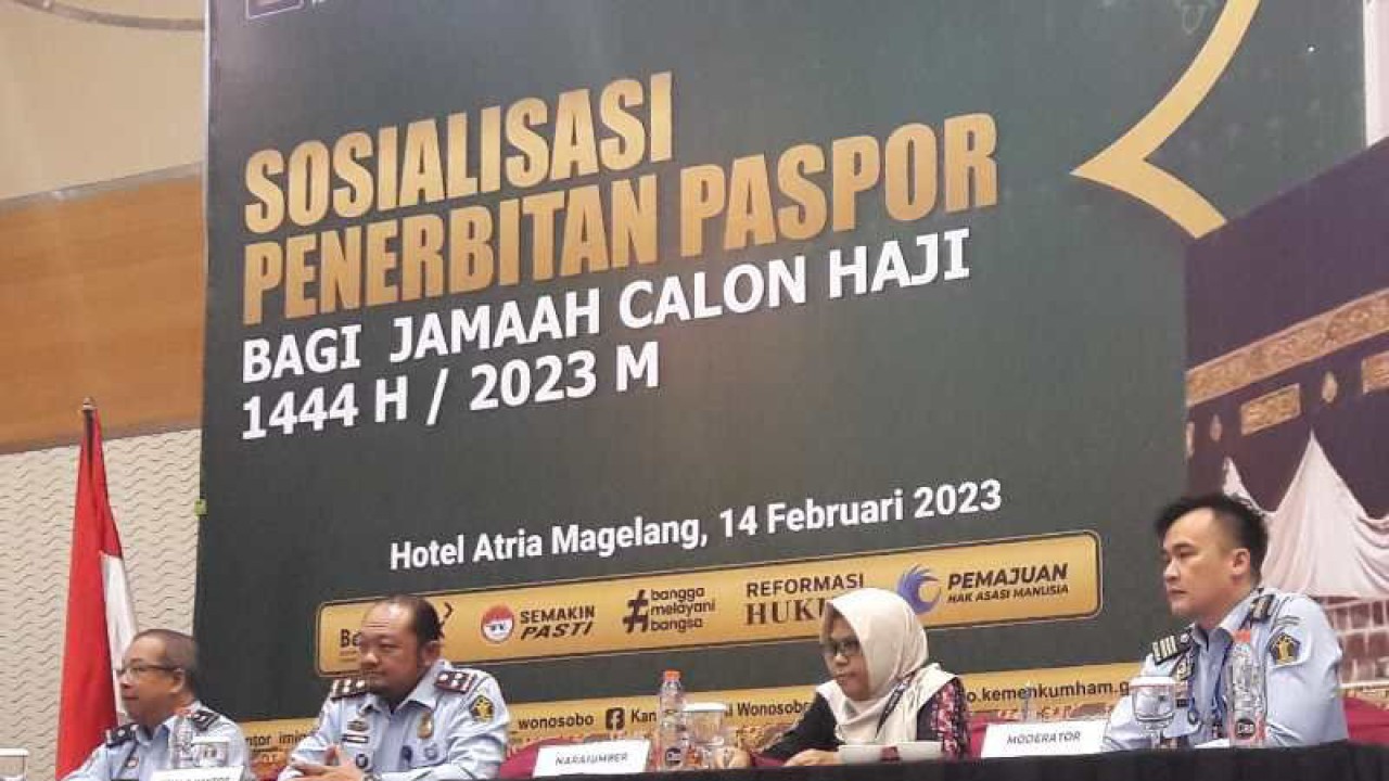 Kantor Imigrasi Wonosobo menyelenggarakan sosialisasi paspor haji pada tahun 2023, Selasa (14/2/2023). ANTARA/Heru Suyitno