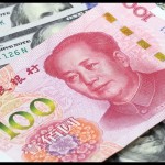 Ilustrasi - 100 yuan China di atas uang dolar AS. ANTARA/Shutterstock/pri.-1676608122