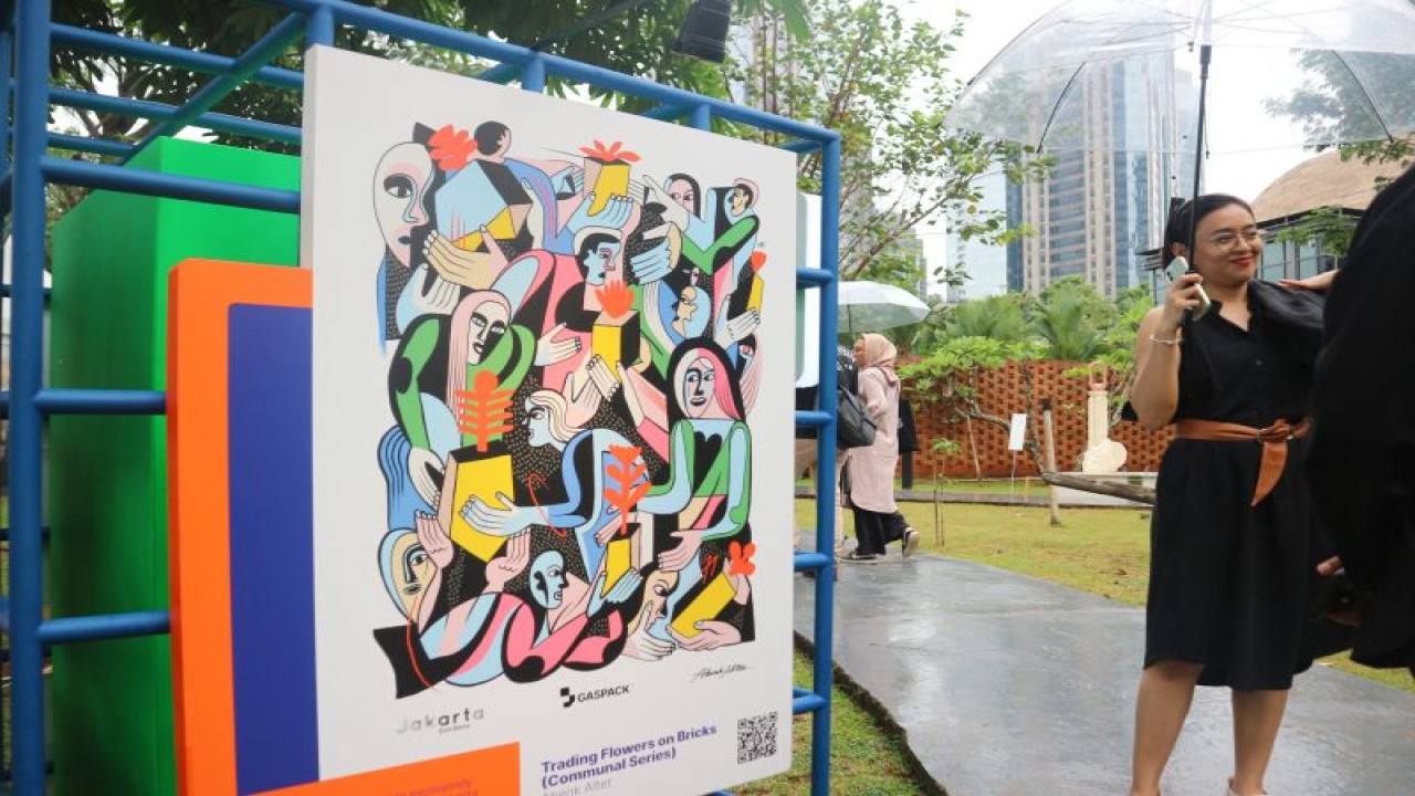 Salah satu instalasi pada pameran seni Art Jakarta Gardens 2023 di Hutan Kota by Plataran, Senayan, Jakarta Pusat, Selasa (7/2) (ANTARA/Pamela Sakina)