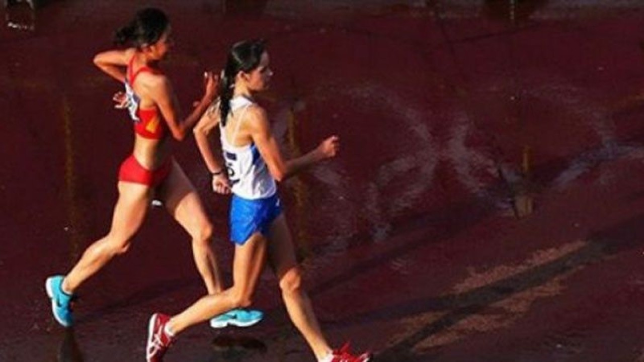 Arsip foto - Elena Lashmanova asal Rusia memecahkan rekor dunia jalan cepat dan meraih emas Olimpiade London 2012 pada final jalan cepat 20km putri, Sabtu malam waktu London. ANTARA/london2012/pri. (ANTARA/london2012)