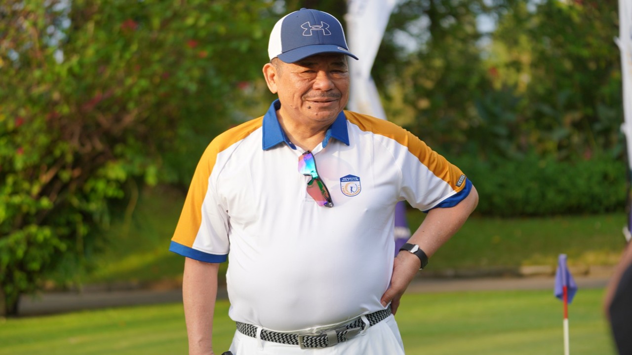 Prof. Dr. Otto Hasibuan, S.H., M.M resmikan turnamen golf malam hari di Senayan Golf Club Jakarta.