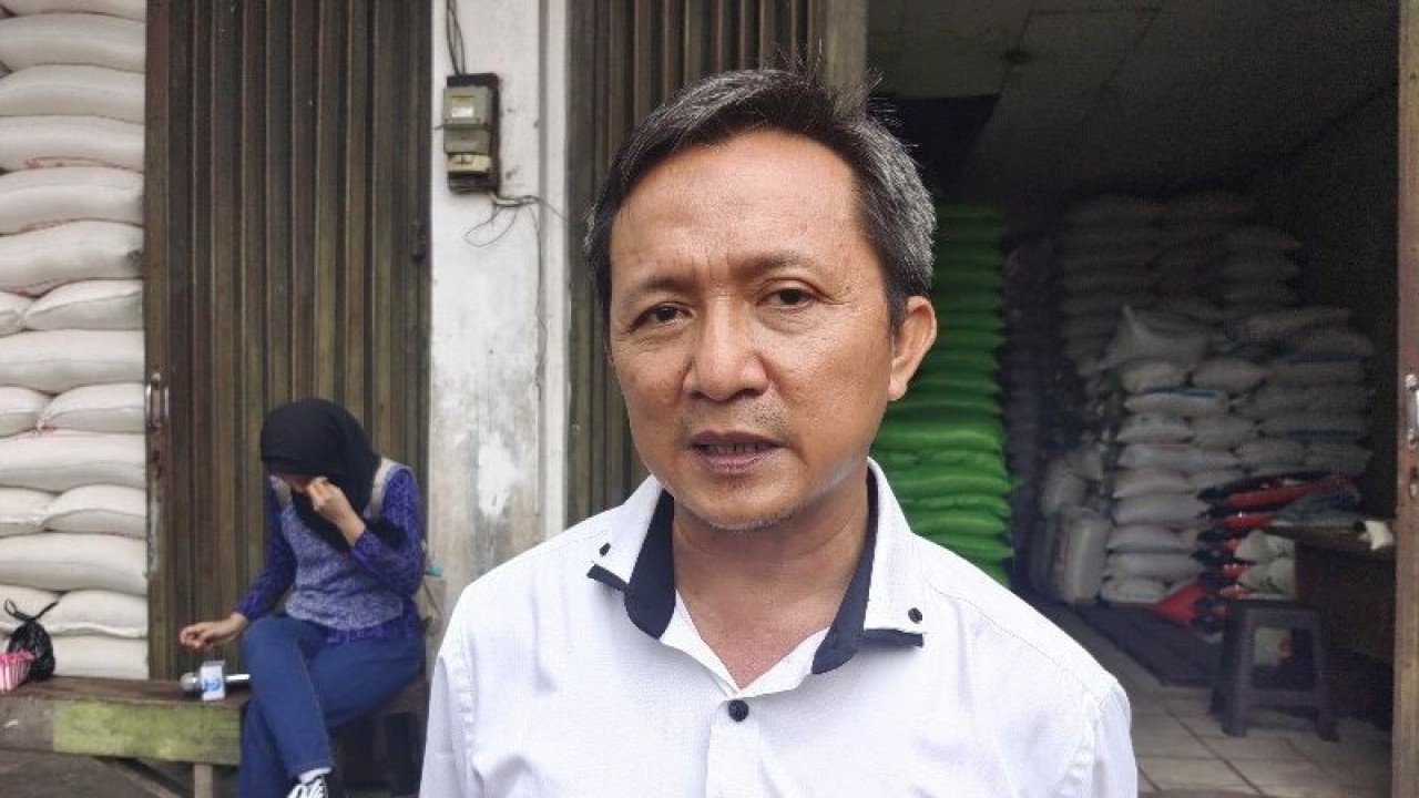 Pimpinan Perum Bulog Kanwil Kalimantan Tengah Sony Supriyadi. ANTARA/Muhammad Arif Hidayat
