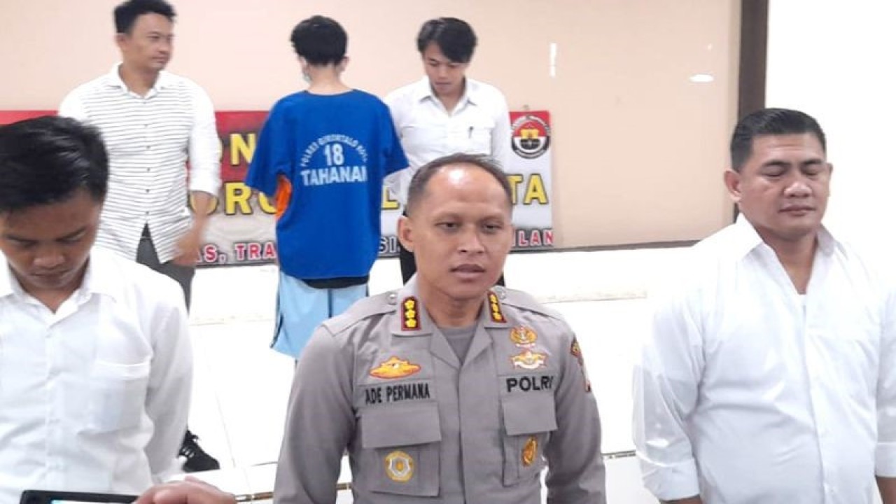 Kapolresta Gorontalo Kota Kombes Pol. Ade Permana memberikan keterangan pers kepada wartawan di Kota Gorontalo, Senin (27/2/2023). ANTARA/HO