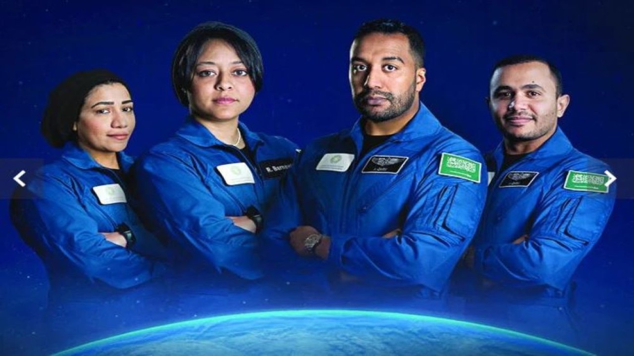Kiri ke kanan: astronot Saudi Mariam Fardous, Rayyanah Barnawi, Ali Al-Qarni dan Ali Al-Ghamdi. (Istimewa/Twitter: @saudispace)