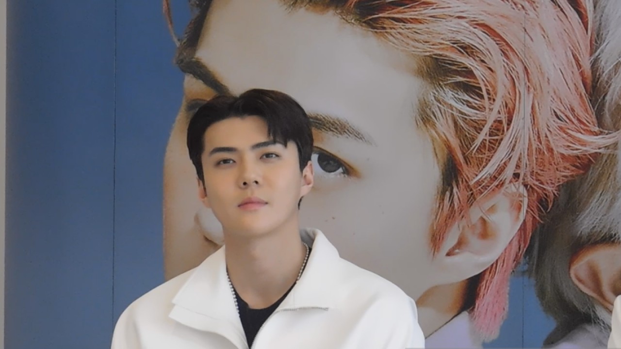 Sehun EXO sekaligus personel subunit EXO-SC dalam konferensi pers di Jakarta, Sabtu (4/2/2023) menjelang acara "EXO-SC BACK TO BACK FANCON” di Beach City International Stadium, Jakarta yang digelar pada hari yang sama. (ANTARA/Lia Wanadriani Santosa)