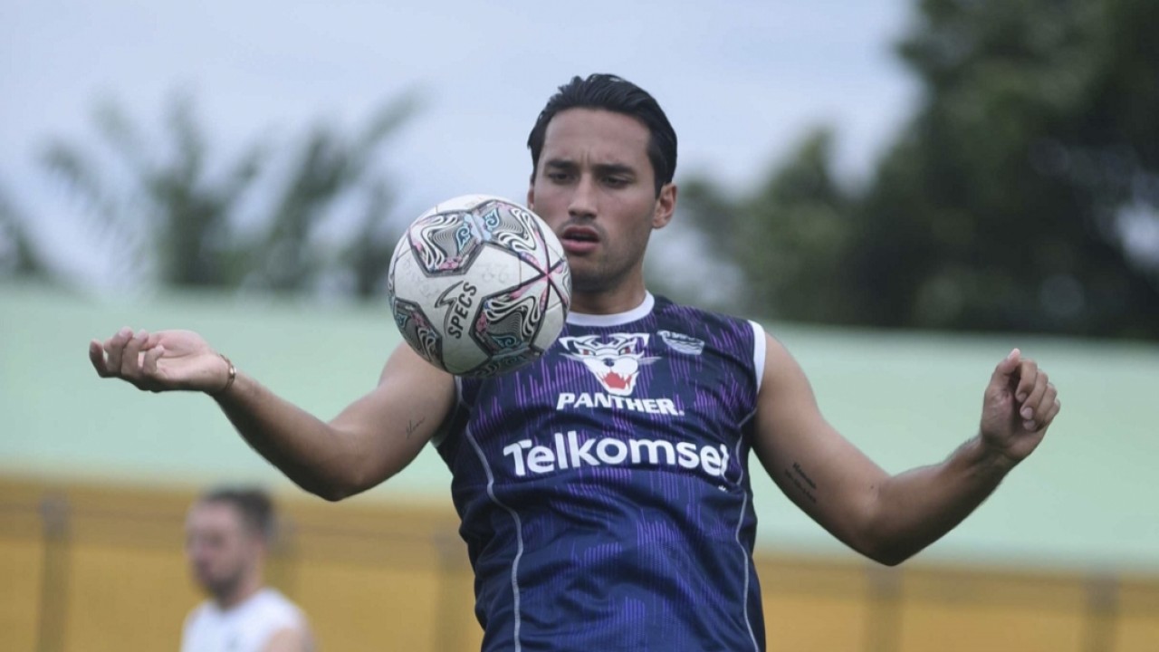 Stiker Persib Ezra Walian