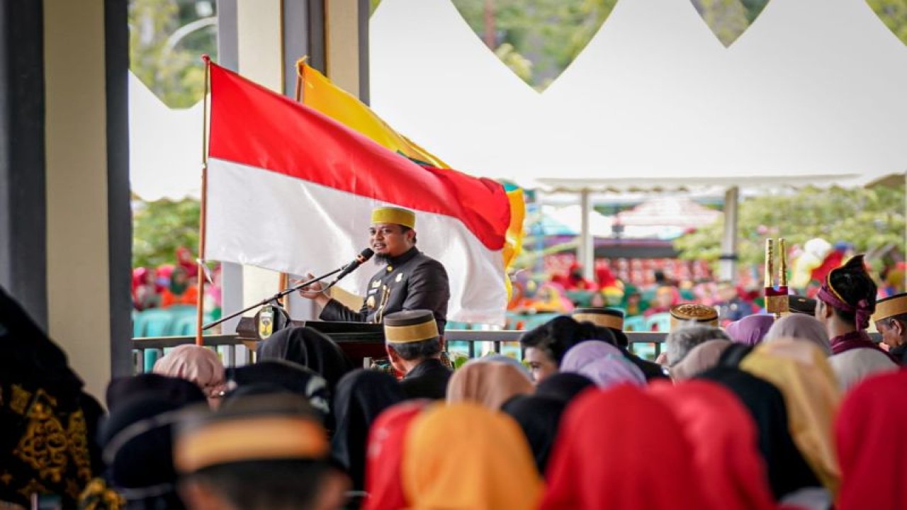 Gubernur Sulsel Andi Sudirman saat menghadiri peringatan 17 Tahun Belopa sebagai Ibu Kota Luwu di Lapangan Andi Djemma, Kabupaten Luwu, Sulsel, Kamis (16/2/2023). ANTARA/HO-Humas Pemprov Sulsel