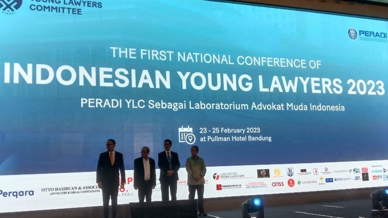 Wali Kota Bandung, Jawa Barat (Jabar), Yana Mulyana, S.E., M.M., secara resmi membuka 'The First National Conference of Indonesian Young Lawyers 2023', di Hotel Pullman, Bandung, Jawa Barat, pada Kamis, 23 Februari 2023.