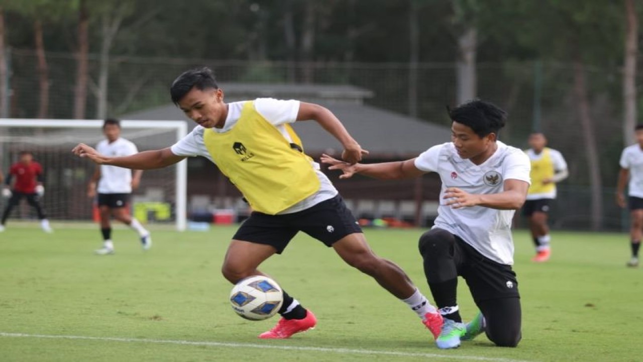 Para pemain tim nasional U-20 Indonesia menjalani latihan di Antalya, Turki, Rabu (19/10/2022), sebagai persiapan menuju Piala Asia U-20 dan Piala Dunia U-20 2023. (ANTARA/HO-PSSI)