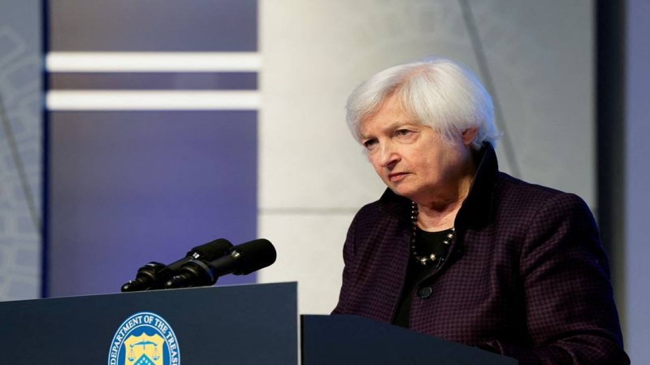 Foto Dokumen: Menteri Keuangan AS Janet Yellen mendengarkan pertanyaan wartawan pada konferensi pers selama Pertemuan Tahunan Dana Moneter Internasional dan Bank Dunia di Washington, AS, 14 Oktober 2022. ANTARA/REUTERS/Elizabeth Frantz