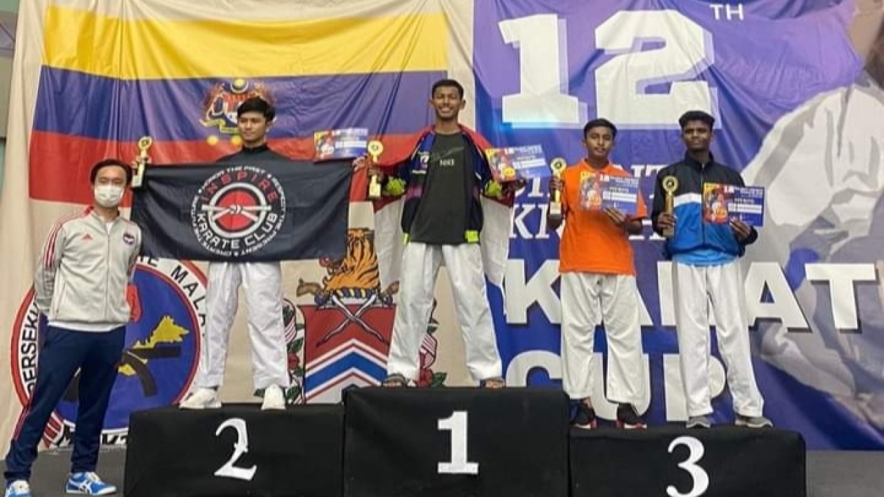 Atlet Perguruan Karate-Do Tako Indonesia, M Hafidz yang menjadi Juara 1 Kumite -57 Kg Cadet Putra.