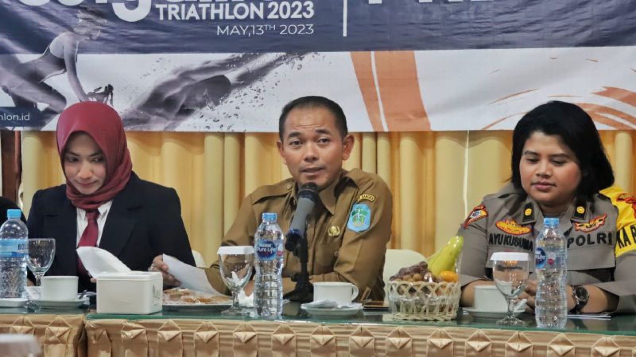 Kabag Ops Polres Bangka Kompol Ayu Kusumah Ningrum (kanan). ANTARA/Kasmono.