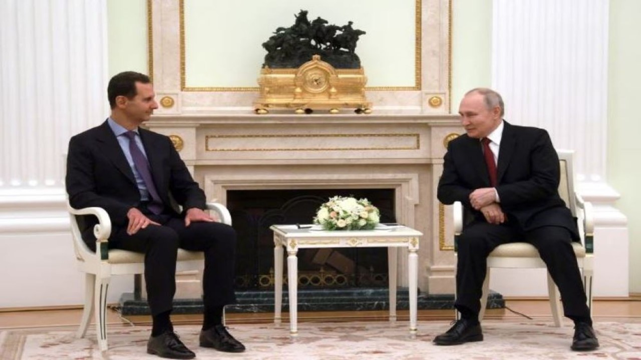 Presiden Rusia Vladimir Putin menghadiri pertemuan dengan Presiden Suriah Bashar Al-Assad di Kremlin di Moskow, Rusia, 15 Maret 2023. (Sputnik/Vladimir Gerdo/Pool via Reuters)