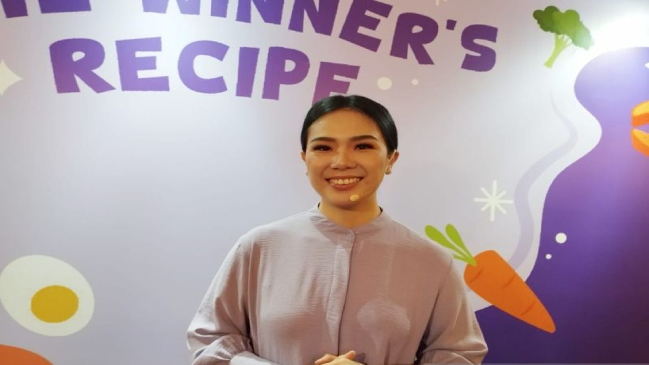 Chef Devina Hermawan saat peluncuran buku resep "The Winner's Recipe" di Jakarta, Sabtu (11/03/2023). (ANTARA/Rizka Khaerunnisa)