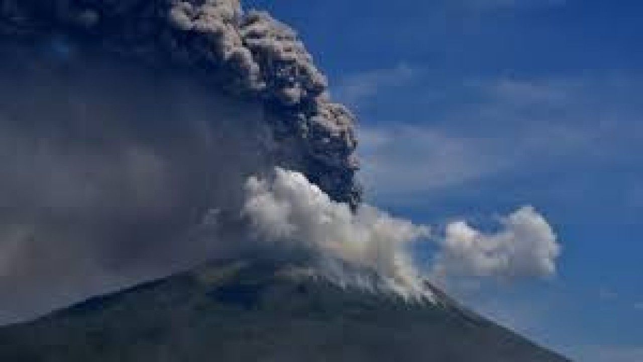Gunung Api Ile Lewotolok kembali mengalami erupsi pada Rabu (22/3)/ist