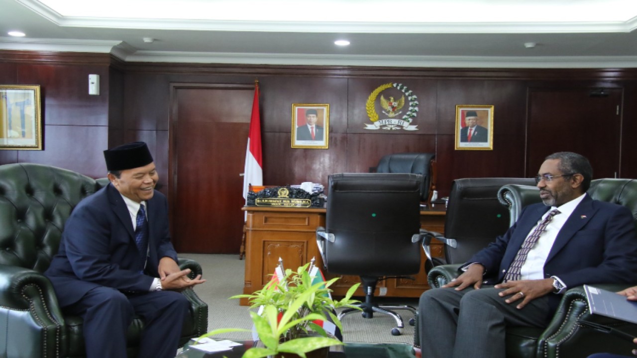 Wakil Ketua MPR Hidayat Nur Wahid bersama Dubes Republik Sudan untuk Republik Indonesia H.E. Dr. Yassir Mohamed Ali/Dok MPR