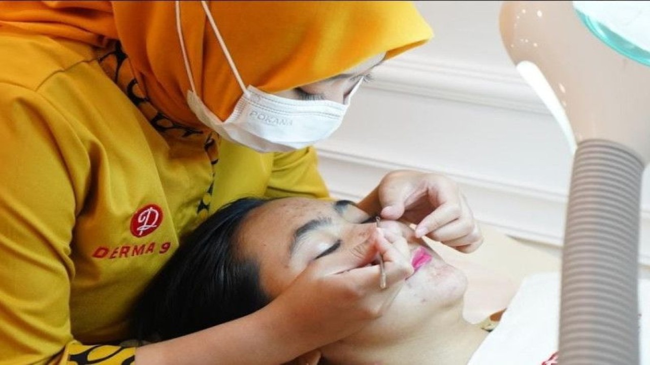 Ilustrasi perawatan "facial" di klinik Derma9 Klinik Kecantikan Bekasi. (ANTARA/HO)