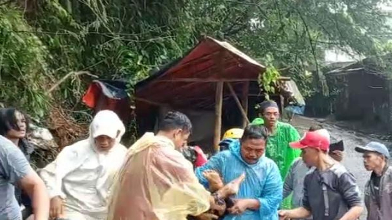 Kakak beradik tewas tertimbun tanah longsor di Desa Megamendung, Bogor Jawa Barat