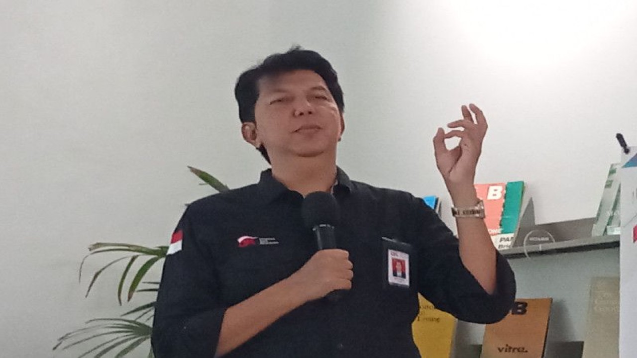 Kepala OJK KR6 Sulampua Darwisman di Makassar. Antara/Suriani Mappong