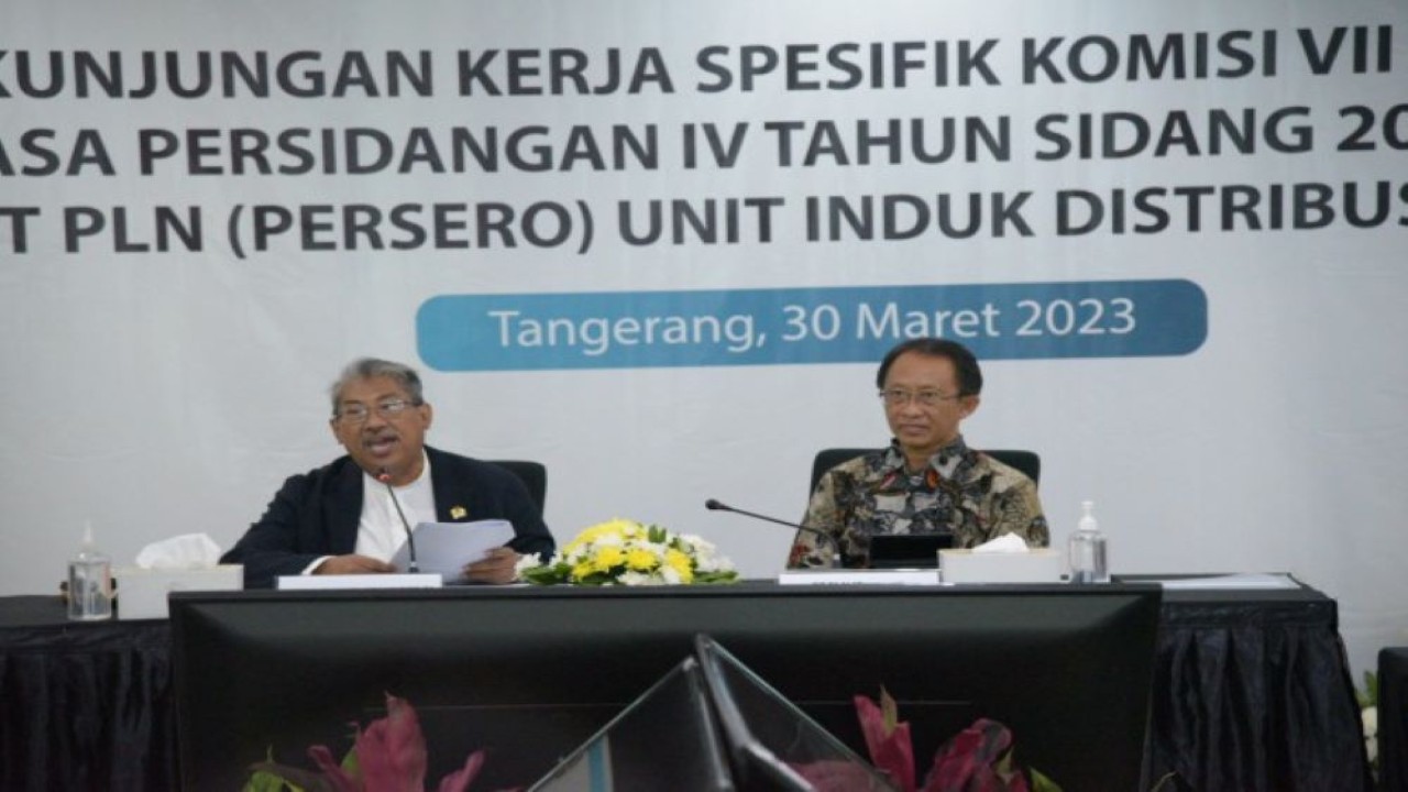 Anggota Komisi VII DPR RI Mulyanto (kiri) memimpin Kunjungan Kerja Spesifik (Kunspik) di Tangerang, Provinsi Banten, Kamis (30/3/2023). (Chasbi/nr)