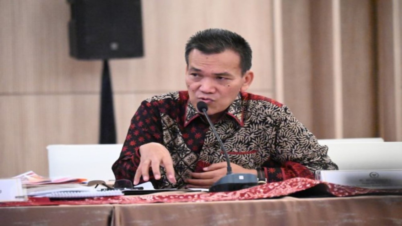 Anggota Komisi XI DPR RI Musthofa saat mengikuti Kunjungan Kerja Spesifik ke Otoritas Jasa Keuangan (OJK) Kota Semarang, Provinsi Jawa Tengah, Kamis (30/3/2023). (Saum/mr)