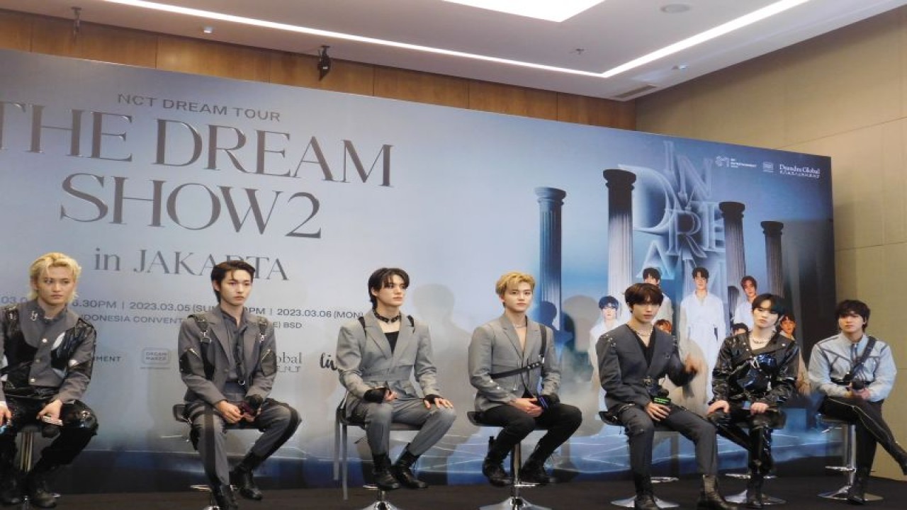 Grup idola K-pop NCT Dream saat menghadiri konferensi pers menjelang konser "NCT DREAM TOUR 'THE DREAM SHOW2 : In A DREAM' in JAKARTA" di ICE BSD, Tangerang, Sabtu (4/3/2023). (ANTARA/Lia Wanadriani Santosa)