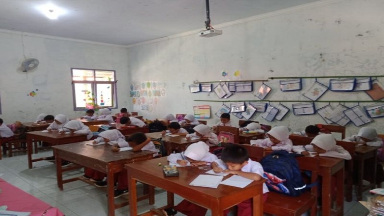 Siswa sekolah dasar di Kabupaten Batang, sedang mengikuti kegiatan belajar mengajar, Jumat (31/3/2023). ANTARA/HO-Humas Kabupaten Batang