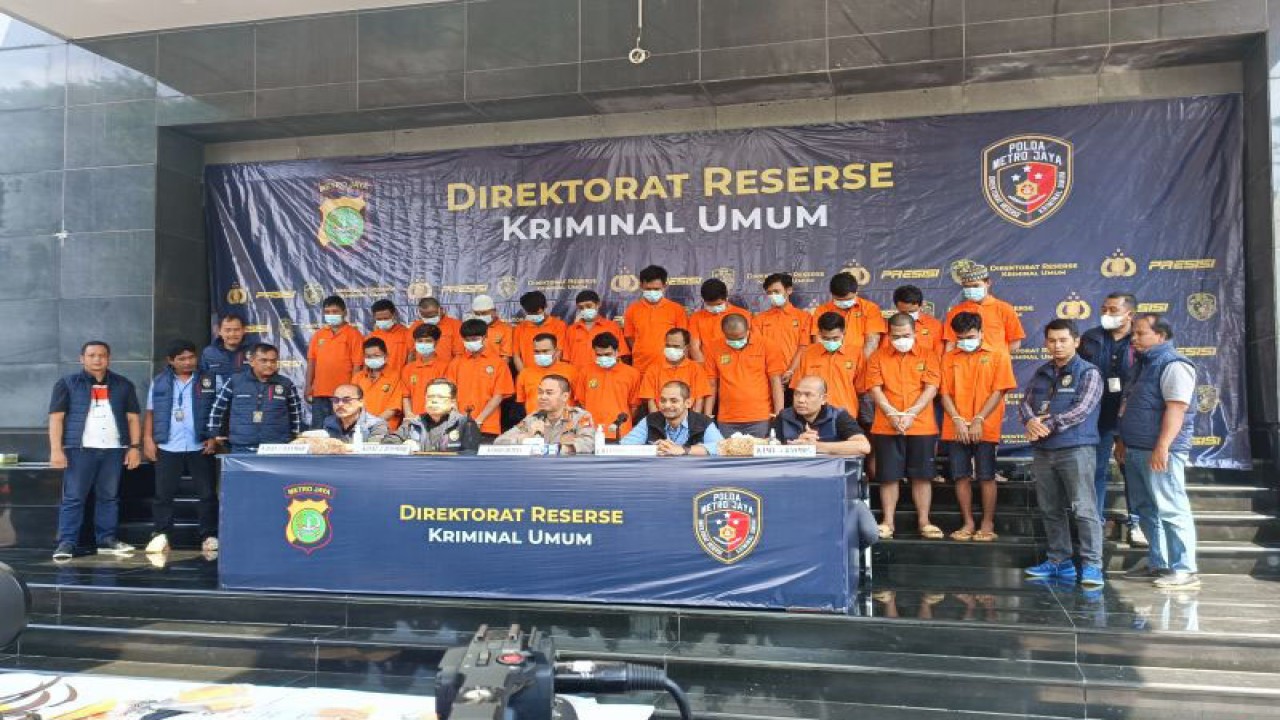 Kabid Humas Polda Metro Jaya Kombes Pol Trunoyudo Wisnu Andiko saat melakukan konferensi pers di Jakarta, Kamis (16/3/2023) .(ANTARA/Ilham Kausar)