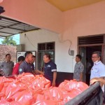 PT Timah serahkan bantuan sembako bagi korban angin di Bangka Selatan-1680254953