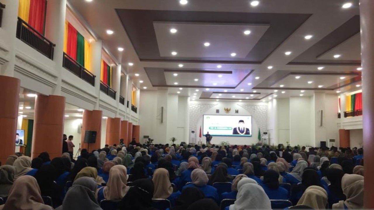 Rektor Universitas Islam Negeri (UIN) Ar Raniry Darussalam Banda Aceh Prof Mujiburrahman (ANTARA/M Ifdhal)
