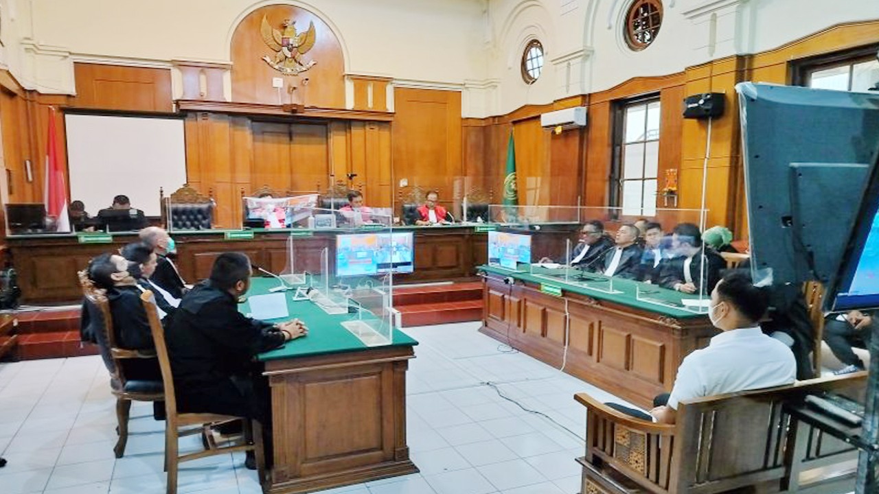 Sidang kasus Kanjuruhan dengan terdakwa Wahyu Setyo Pranoto di Pengadilan Negeri Surabaya, Kamis (16/3/2023). ANTARA/ Indra Setiawan