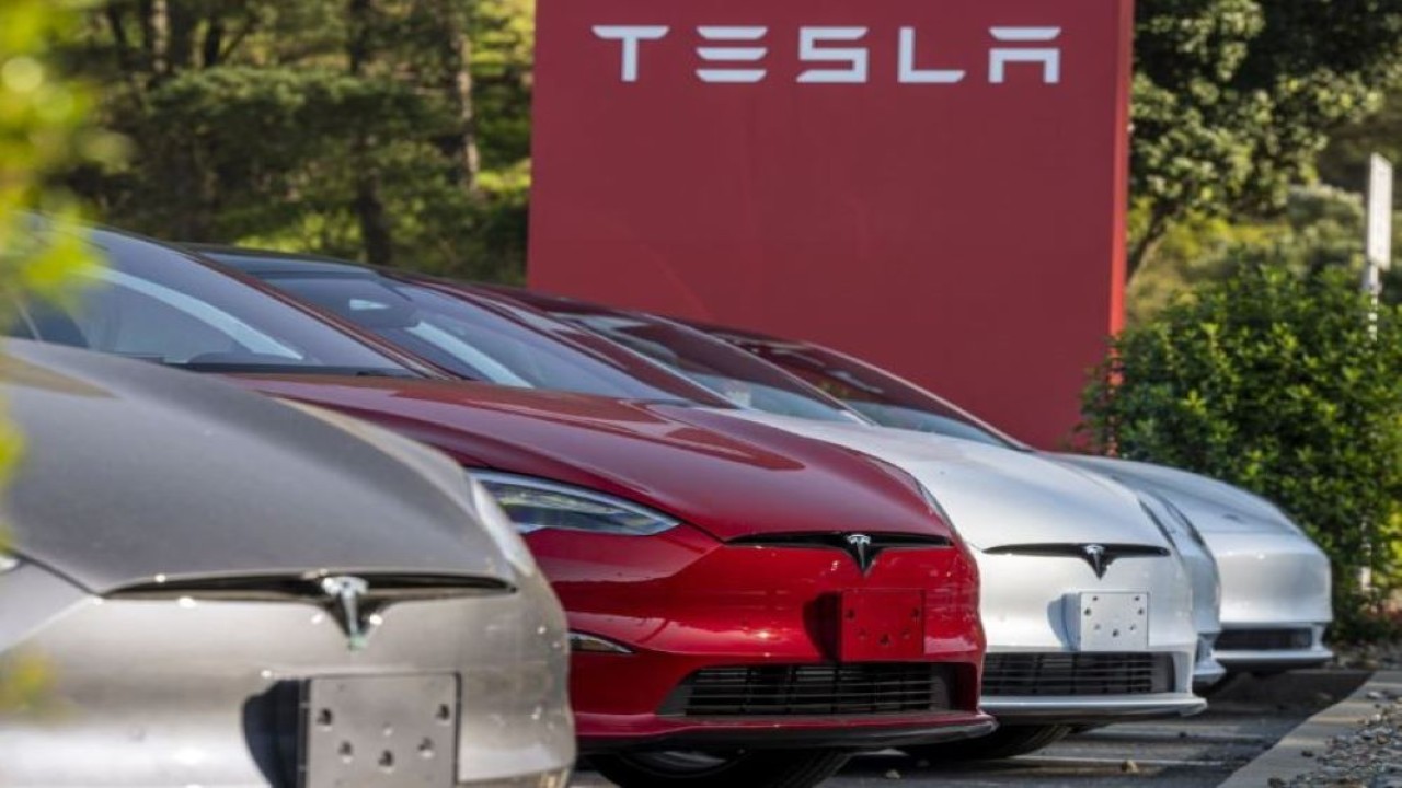 Tesla Inc., baru bisa mulai memproduksi mobil pertama mereka di Meksiko pada tahun depan. (Bloomberg)