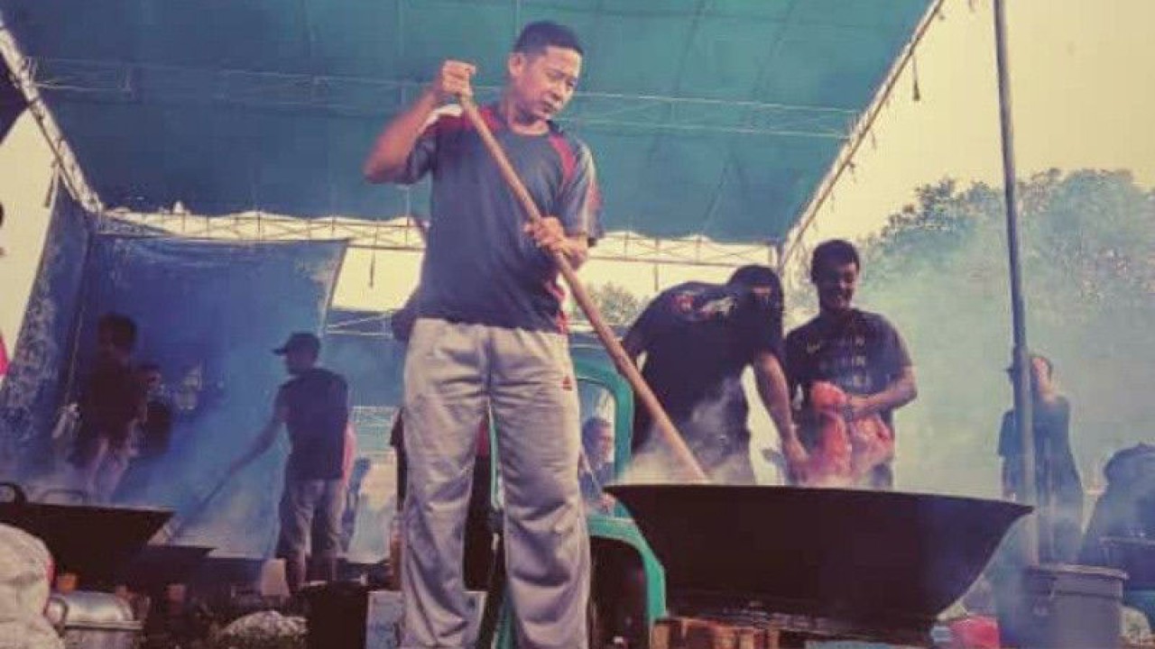 Tradisi Dodol Bergema di Desa Penyampak dilaksanakan untuk menyambut datangnya bulan suci Ramadhan. (ANTARA/ Donatus Dasapurna)
