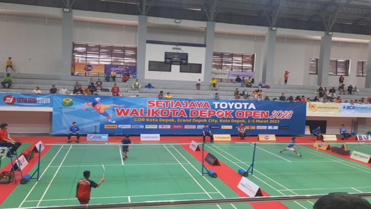 Turnamen Bulutangkis Kelompok Umur Piala Wali Kota Depok ((ANTARA/Foto: Feru Lantara))