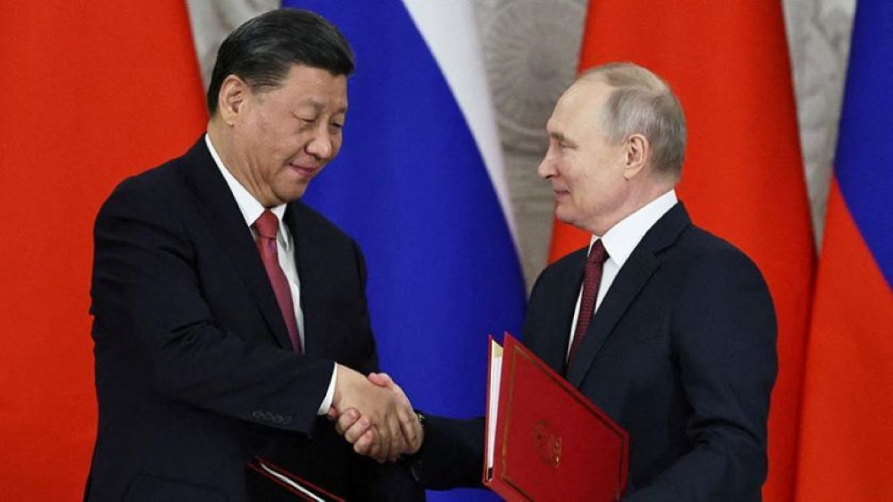 Presiden Rusia Vladimir Putin dan pemimpin China Xi Jinping bertemu di Moskow pada 21 Maret 2023. (Reuters)