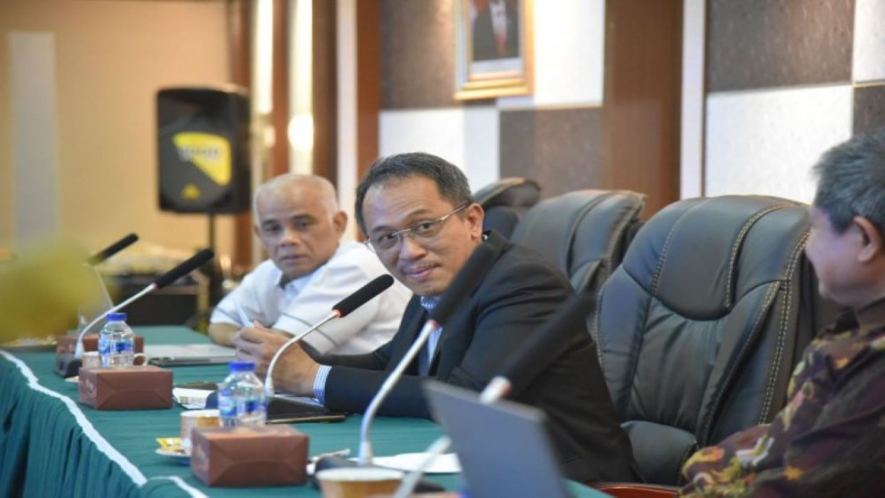 Ketua BAKN DPR RI Wahyu Sanjaya saat memimpin pertemuan Kunjungan Kerja BAKN DPR RI ke Universitas Andalas (Unand). (Ria/nr)