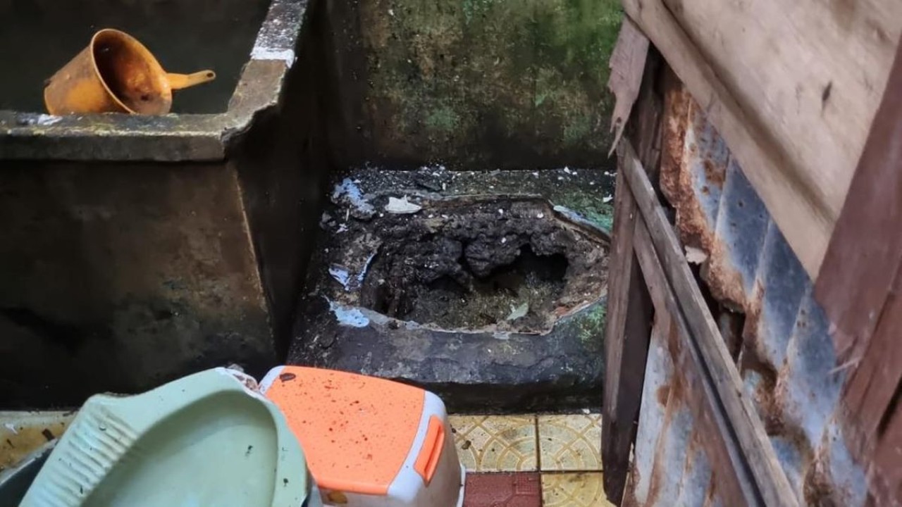 WC jongkok di rumah salah satu warga Duren Sawit, Jaktim meledak/ist