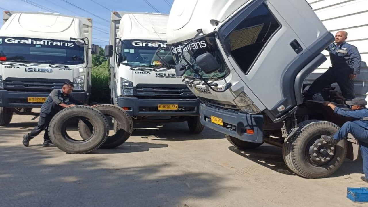 Armada truk PT Grahaprima Suksesmandiri Tbk (GTRA). ANTARA/HO-GTRA