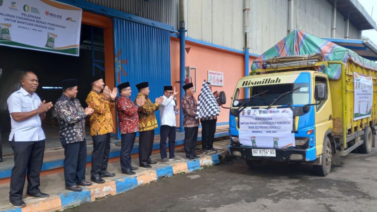 Gubernur Bengkulu Distribusikan Bantuan Beras 1,69 ton Ke Masyarakat