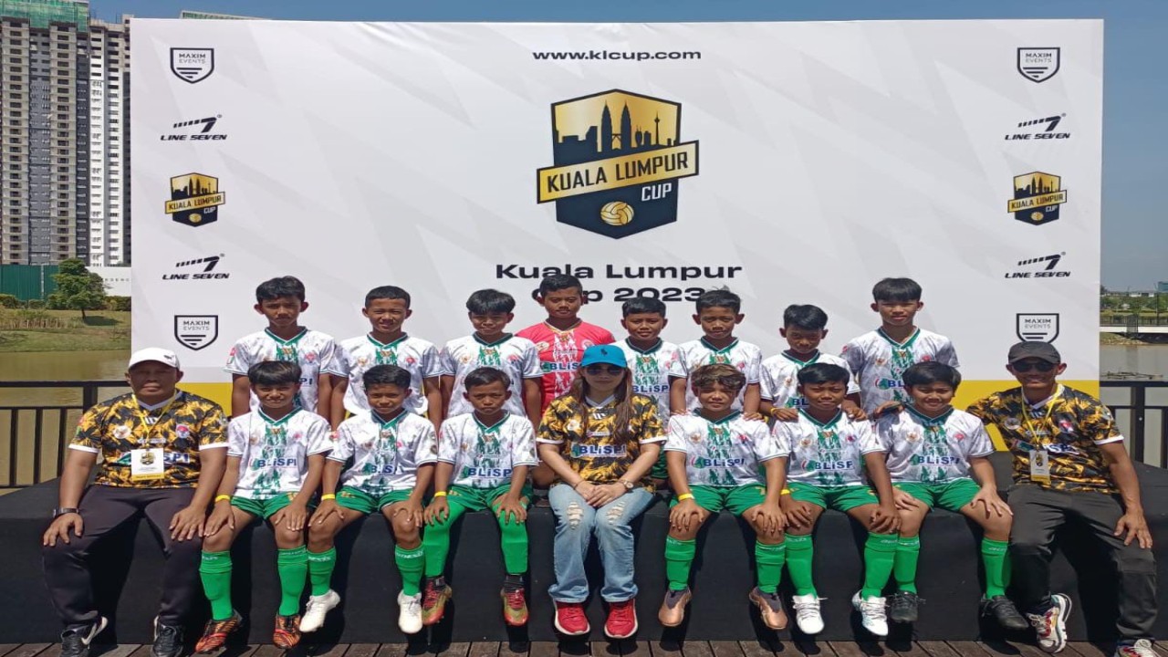 Sekretaris Jenderal Blispi, Yessi Yunita bersama tim juara Blispi Youth Cup U-12 Putra Road to Kuala Lumpur, Malaysia/ist