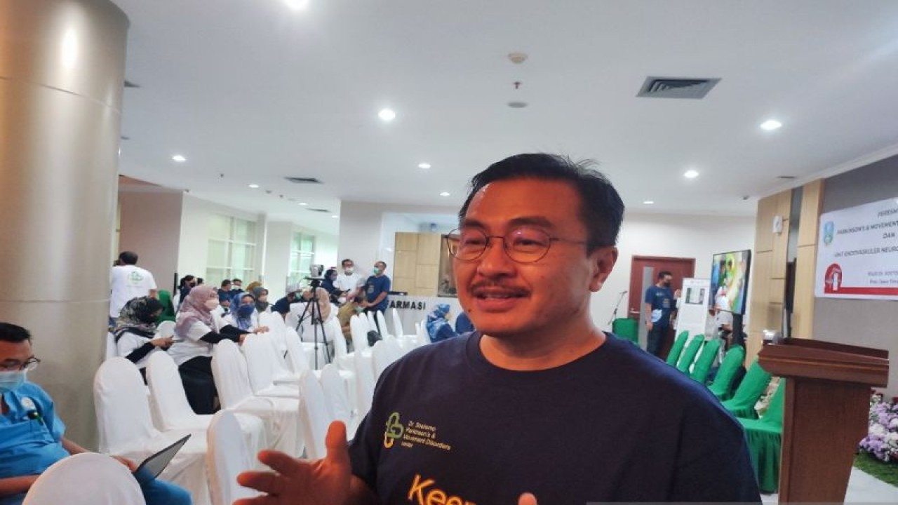 Direktur Utama RSUD Dr. Soetomo Surabaya, Dr. Joni Wahyuhadi. (ANTARA/Willi Irawan)