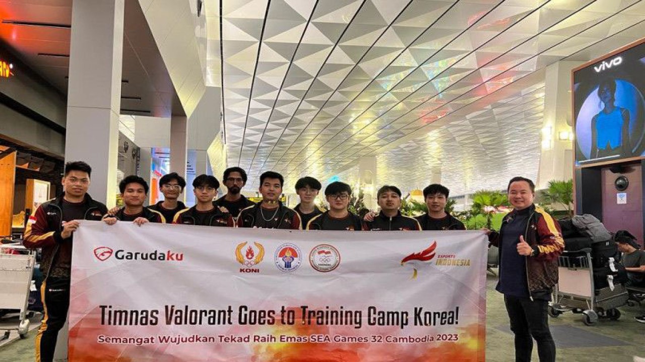 Tim nasional esports Indonesia untuk nomor gim Valorant berangkat ke Korea Selatan untuk menjalani pemusatan latihan di luar negeri atau training camp. (ANTARA/HO/PB ESI)