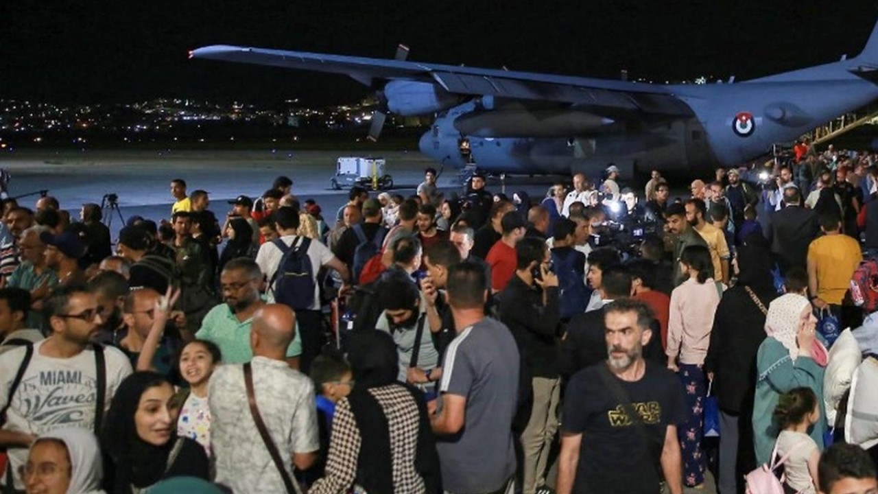 Evakuasi di bandara Sudan. (Net)